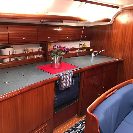 Båthotell Wind Sardinya Sail Charter Boat Alghero
